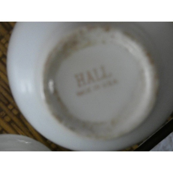 Vintage Hall Pottery Creamer and Sugar Set - Picture 5 of 5